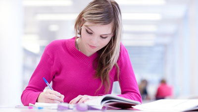 Kolay İngilizce Nasıl Öğrenilir? Sorusunun Cevabı : konusarakogren.com