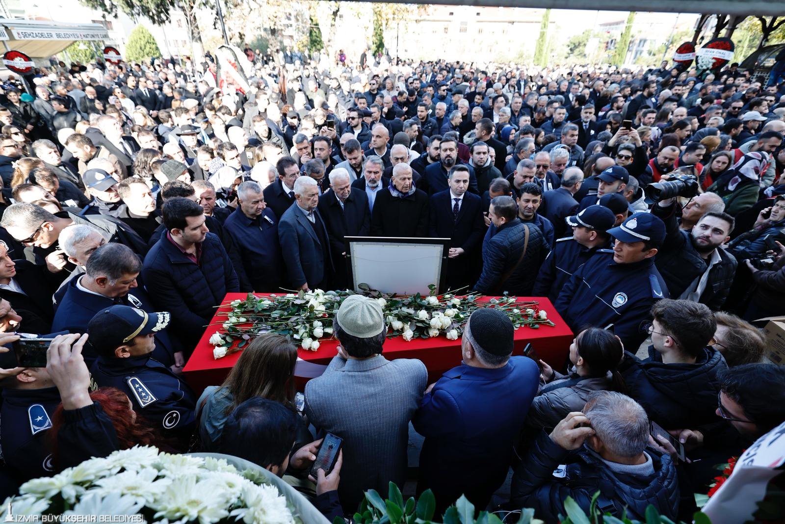 Manisa’nın ilk kadın belediye başkanı Gülşah Durbay son yolculuğuna uğurlanıyor