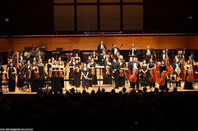 İzmir Oda Orkestrası dünyaca ünlü sanatçılarla sahne aldı