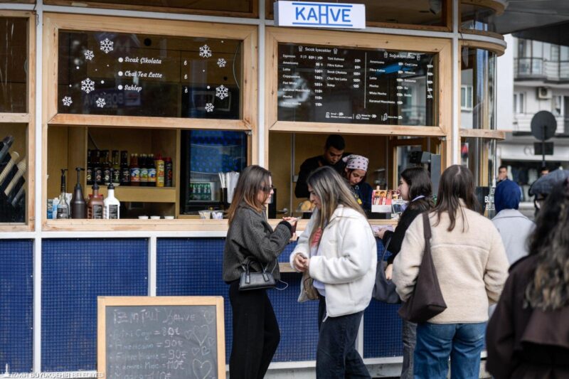 İzmirli Kahve’den bir milyon bardaklık rekor