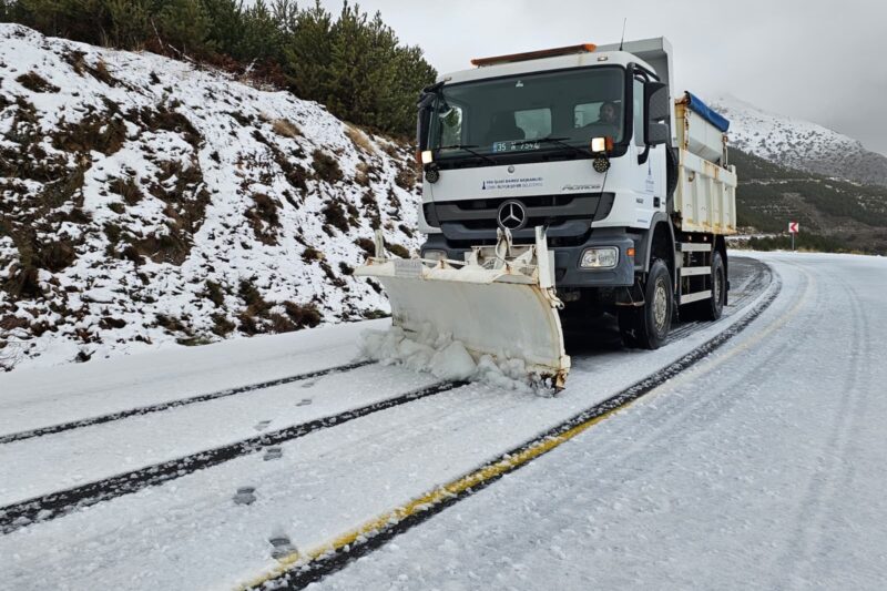 İzmir’in 6 ilçesinde karla mücadele