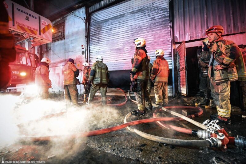 Buca’da mobilya atölyesinde yangın alarmı