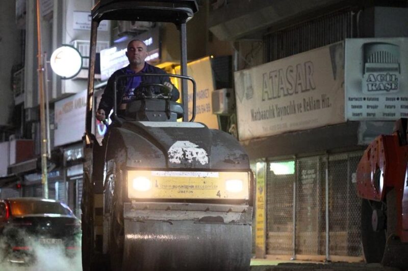 Alsancak’ta altyapısı tamamlanan sokaklar asfaltlanıyor