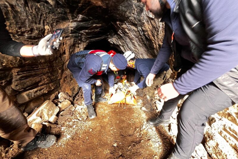 Selçuk’ta mağarada 9 saatlik kurtarma seferberliği