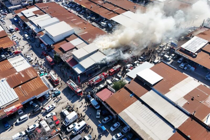 Buca’daki işyeri yangını kontrol altına alındı
