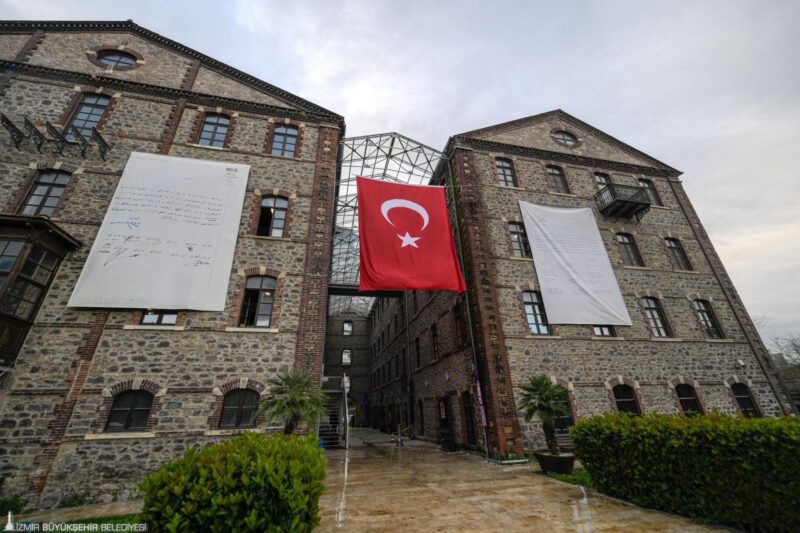 Meslek Fabrikası’na Ata’nın imzaladığı belgenin görselleri asıldı