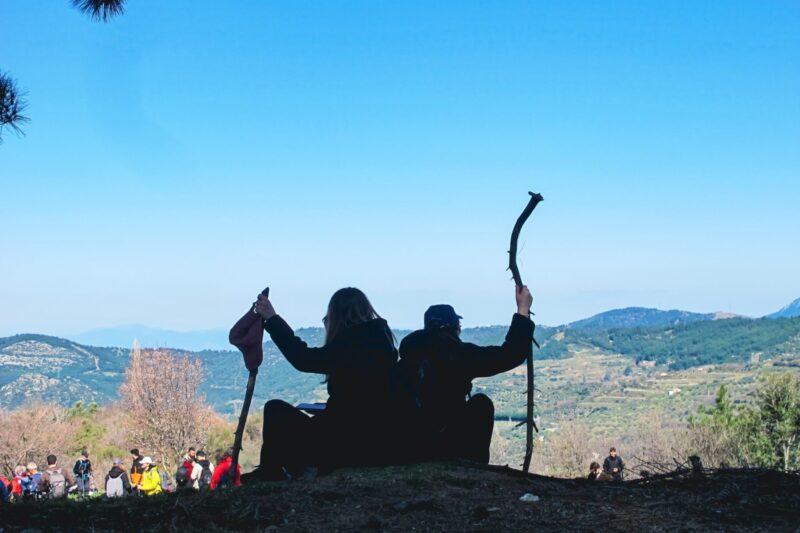 Gençler baharı Efes-Mimas Yolu’nda doğayla karşıladı
