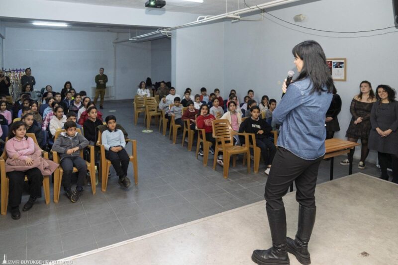 İzmir’de çocuklar iklim için ayakta