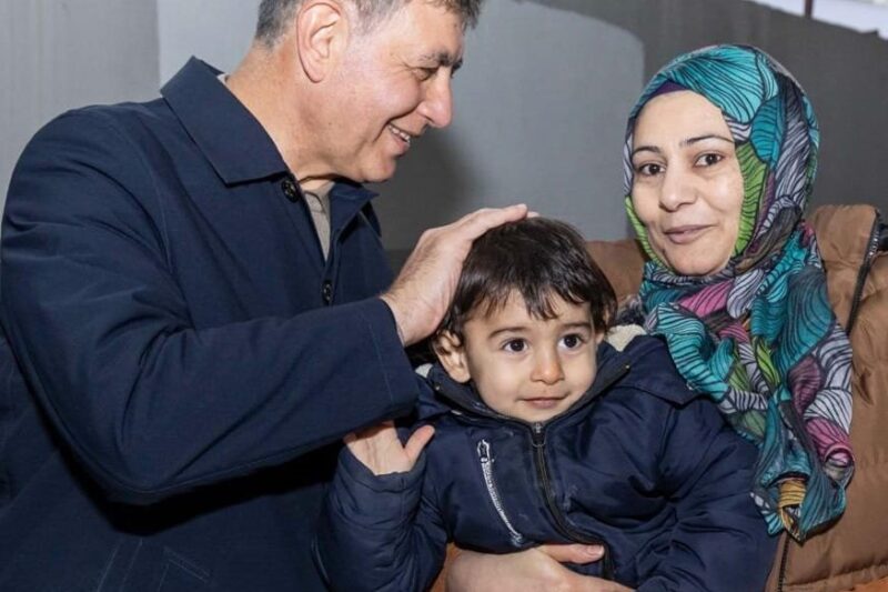 Büyükşehir’in gönül sofrası bu kez Menemen’de kuruldu