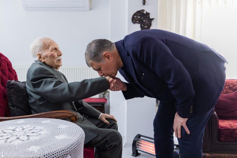 Başkan Tugay’dan 14 Mart’ta ortopedinin çınarına ziyaret