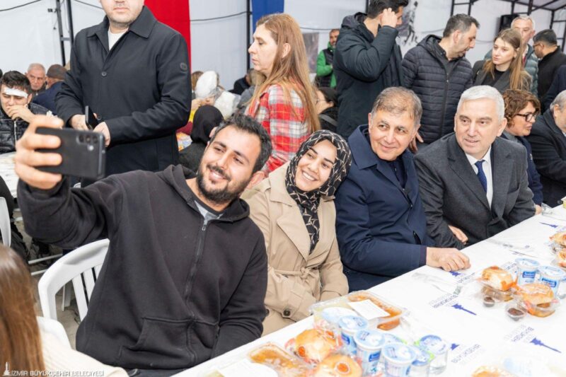 Bergama’nın iftar sofrası Tıp Bayramı’nda doktor başkanları buluşturdu