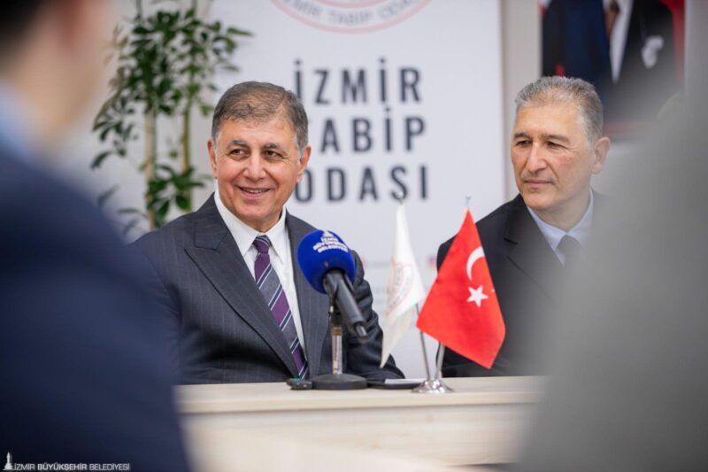 Başkan Tugay’dan sağlık emekçilerine teşekkür