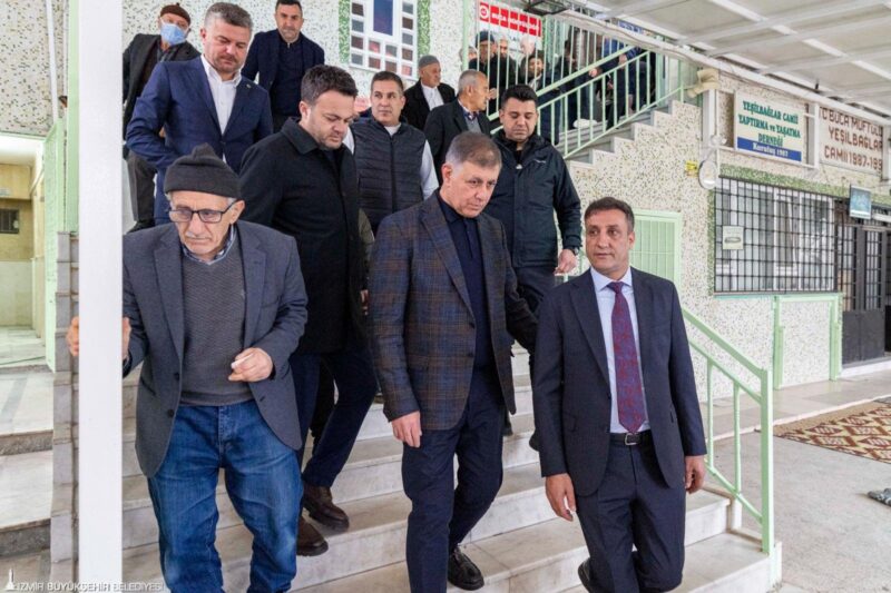 Başkan Tugay bayram namazında Bucalılarla buluştu