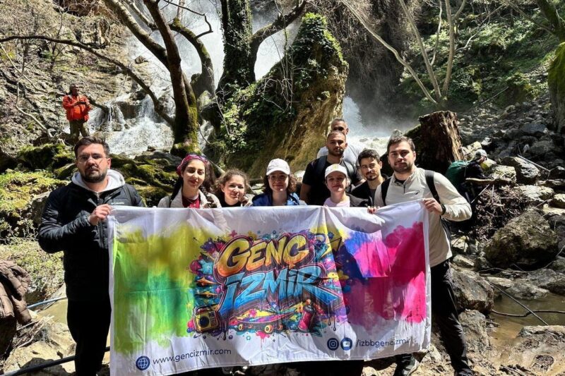 Efes Mimas Yolu’nda bahar yürüyüşü