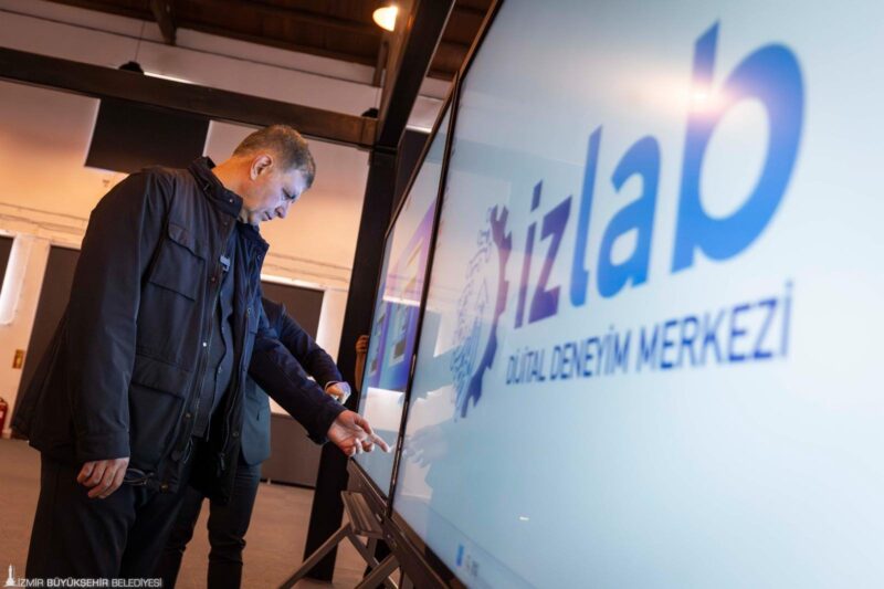 Biri açıldı diğeri yolda