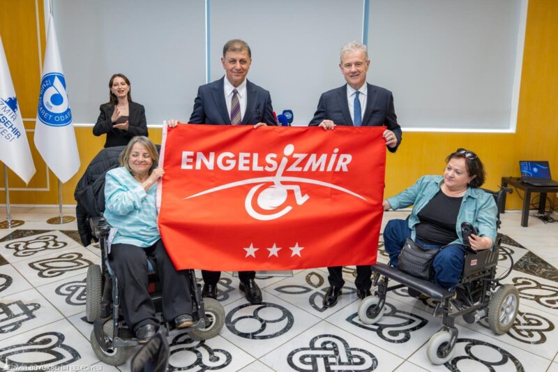 Erişilebilir kent hedefiyle 98. Kırmızı Bayrak İZTO’nun oldu