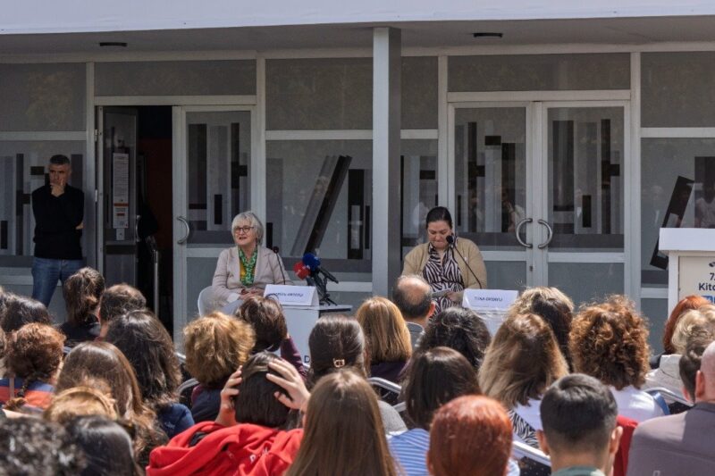 İzmir Kitap Fuarı’nda Ortaylı’nın ailesi okurlarla bir araya geldi