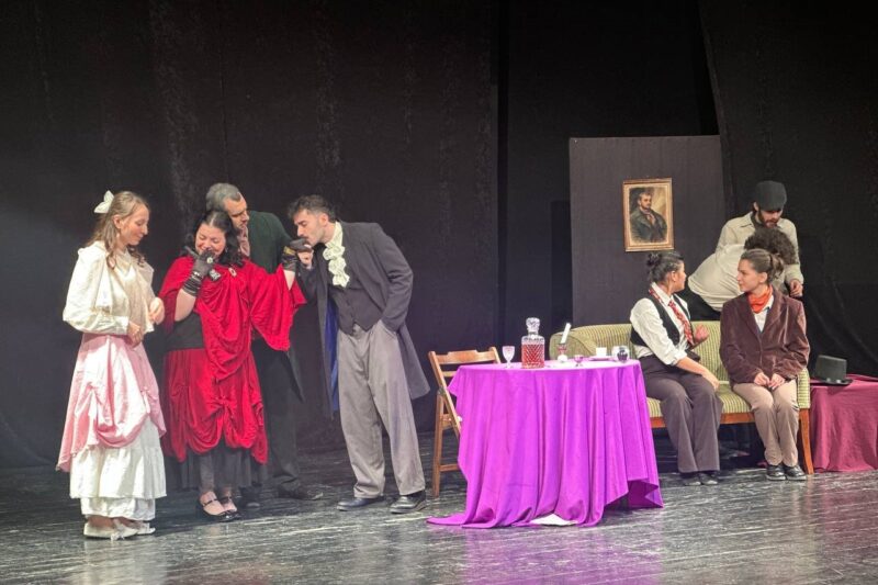 Üniversiteliler tiyatroda buluştu