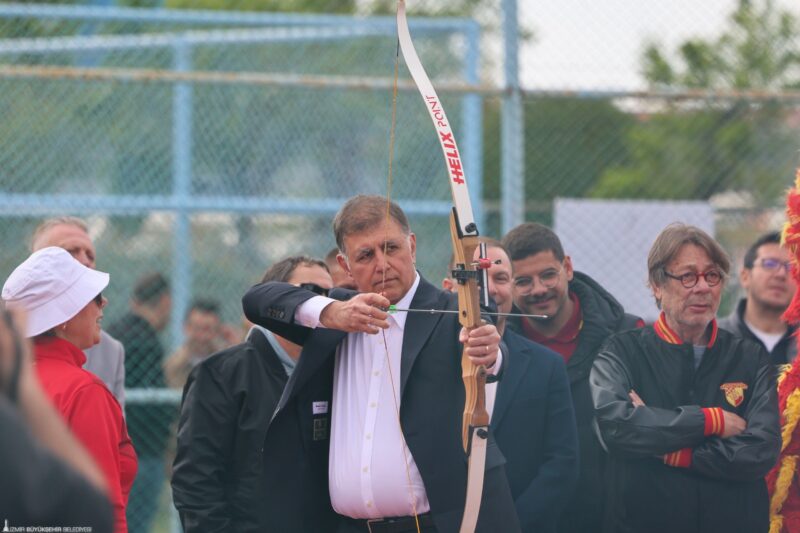 Başkan Tugay, sporcu çocuklarla buluştu