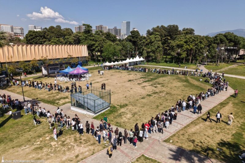 İzmir’de edebiyatın kalbi Kültürpark’ta attı