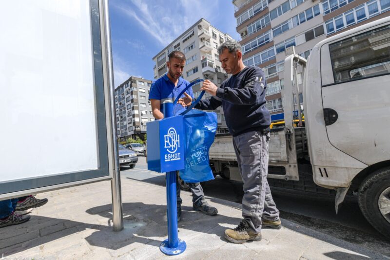 ESHOT’tan duraklarda temizlik hareketi