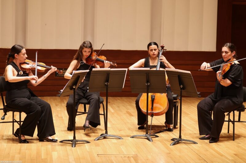 İzmir Oda Orkestrası yine ayakta alkışlandı