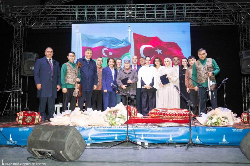 40 yıllık kardeşlik şarkılarla kutlandı