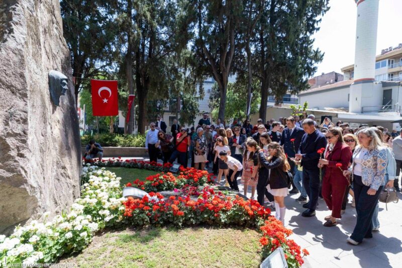 “Öz annemizsiniz, hepimiz sizin çocuklarınızız”