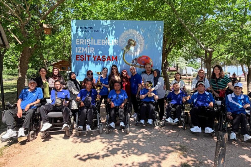 İzmir’de engeller dayanışma ve dostlukla aşıldı
