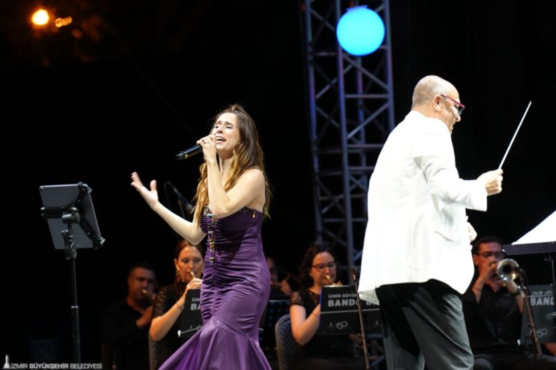 Edip Akbayram ve Volkan Konak şarkılarla anıldı