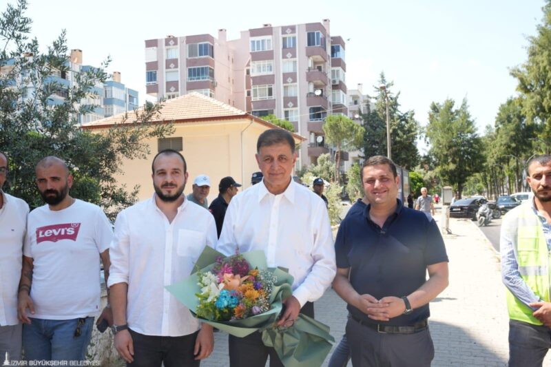 Başkan Tugay asfalt çalışmalarını yerinde inceledi