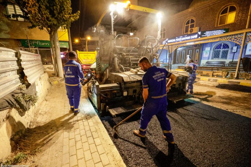 Toros Caddesi’nde gece asfalt mesaisi