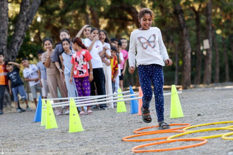 Çocuklar Kadifekale’de doyasıya eğlendi