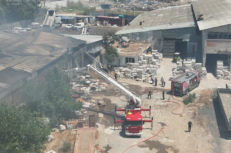 Bayraklı’daki yangın büyümeden kontrol altına alındı