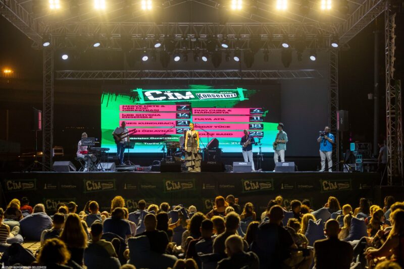 Çim Konserleri İzmirlileri müzikle buluşturmaya devam ediyor