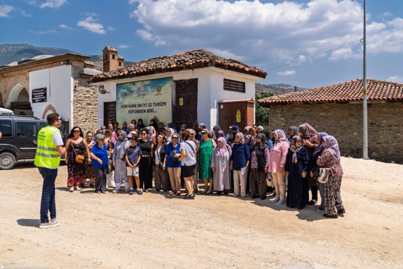 Kültür gezileriyle İzmir’i keşfettiler