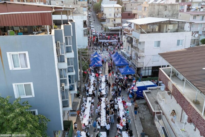 İzmir Büyükşehir Belediyesi mahalle kültürünü yeniden canlandırıyor