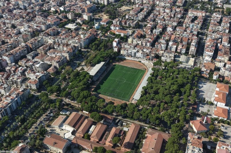 Büyükşehir’den Ödemiş Saraçoğlu Stadı’na yepyeni zemin
