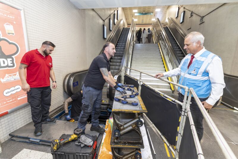 Metro’nun yürüyen merdiven ve asansörlerine yakın takip