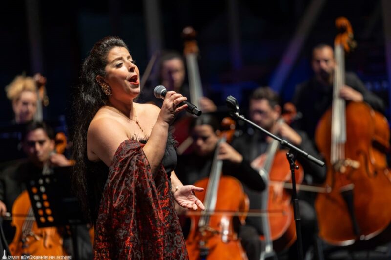 İzmir Oda Orkestrası yeni sezonu Zeytin Sahne’de açtı