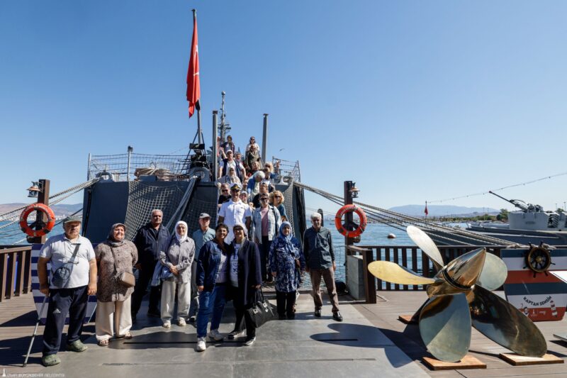 İzmir Büyükşehir Belediyesi’nin gezileri emeklilere nefes oluyor
