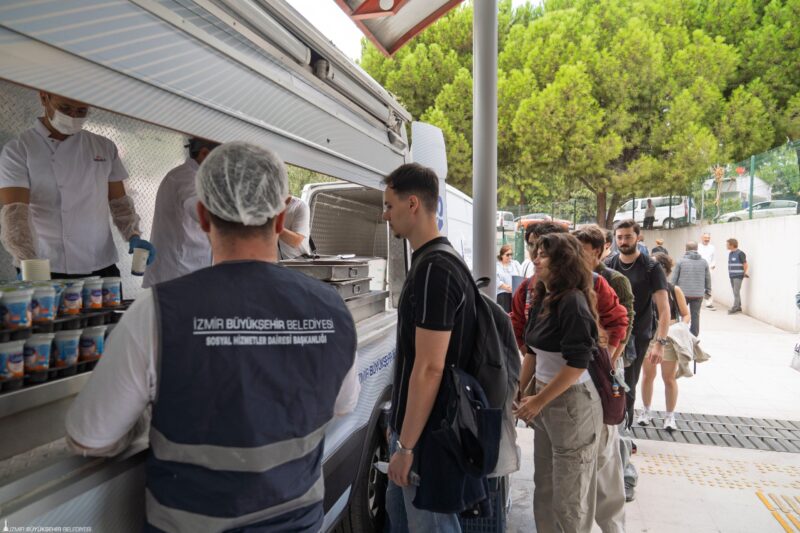 İzmir’de üniversiteliler Büyükşehir’e emanet