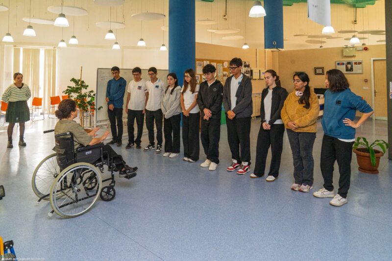 İzmir’de empati parkuru: Engelleri deneyimleyerek fark ediyorlar