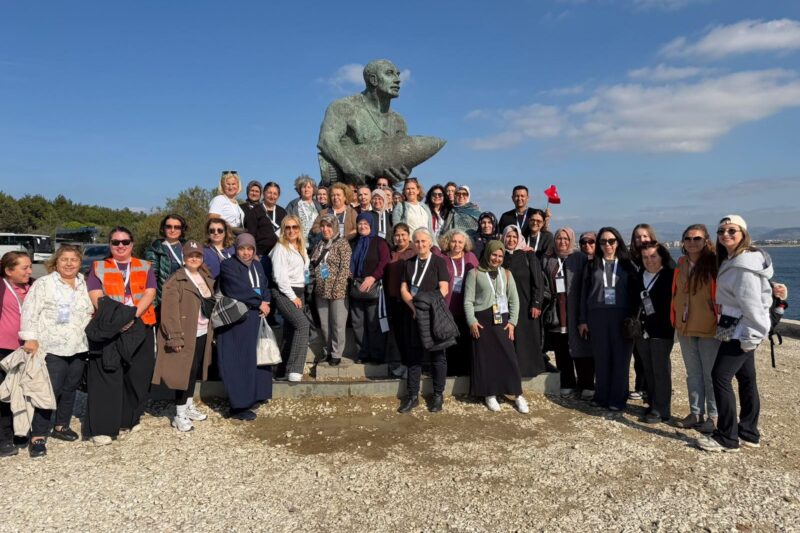 Gençler Cumhuriyet’in izinde yürüdü, kadınlar Çanakkale’yi keşfetti