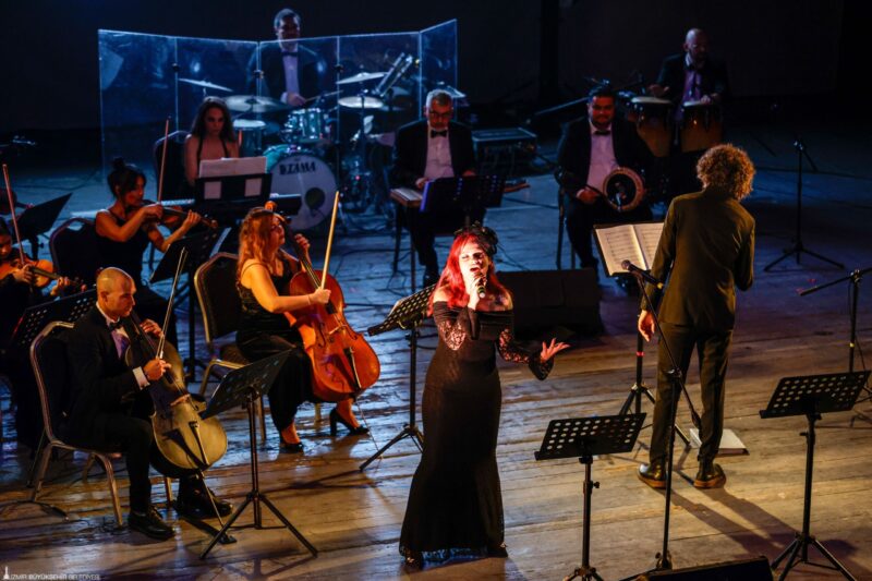 İzmir’de Cumhuriyet Bayramı coşkusu Smyrna Ensemble konseriyle başladı