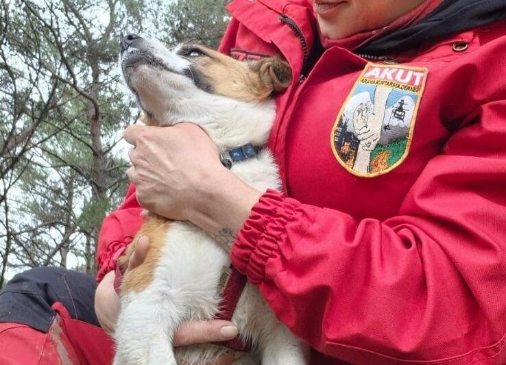 23 saat oğlunu enkazda bekledi, şimdi başkalarına umut oluyor